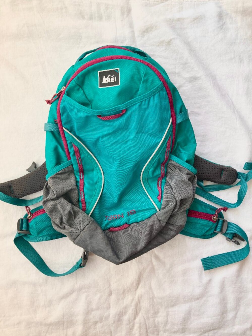 REI Kids Tarn 18 Backpack Hiking Green 18L Capacity Summer